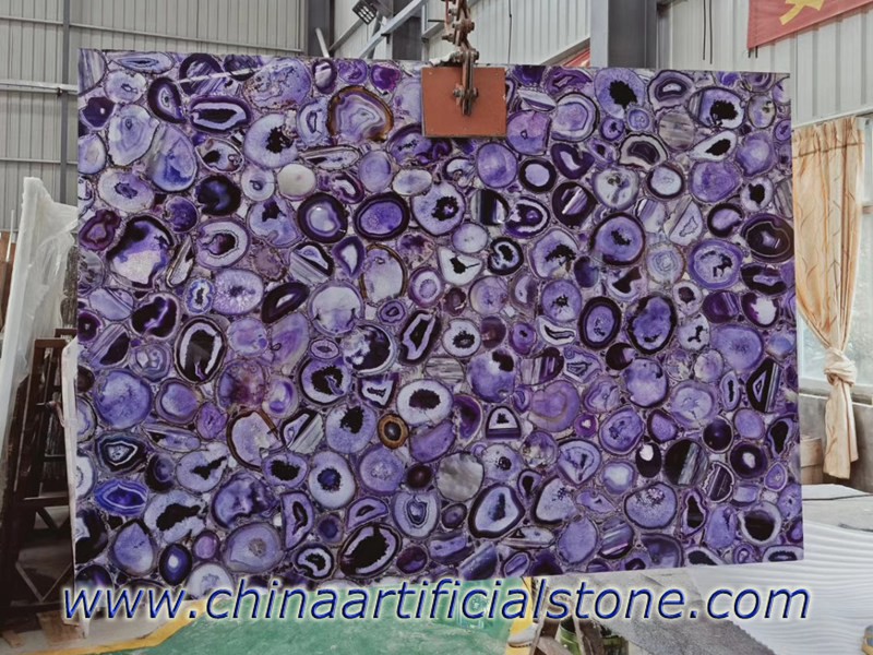 Полупрозрачные панели из полудрагоценного камня фиолетового агата
