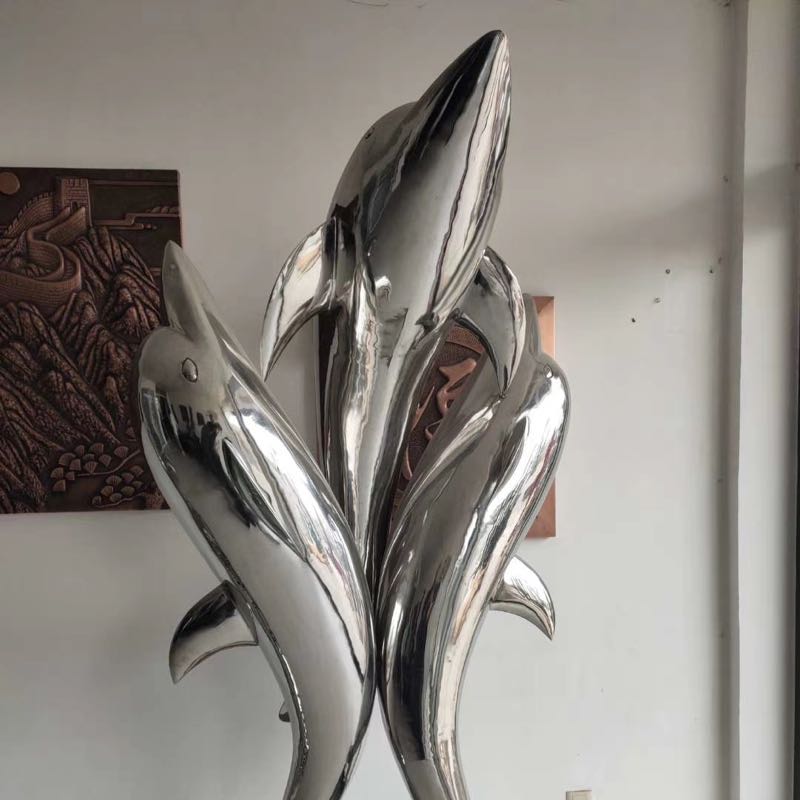 скульптура дельфина из нержавеющей стали
