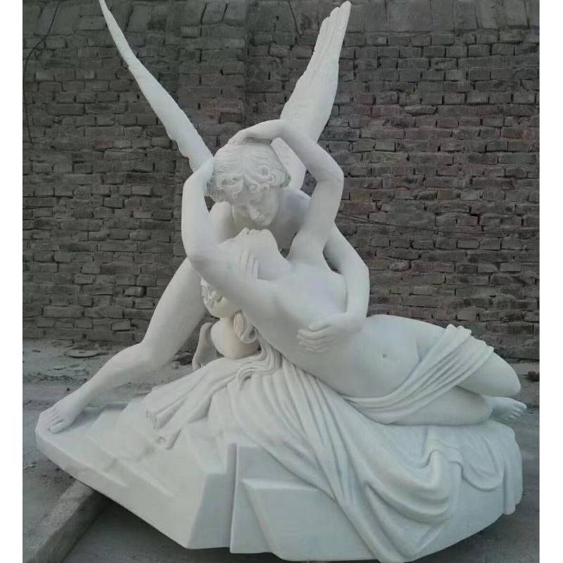 Мраморная скульптура «Поцелуй Купидона» возродила психику
