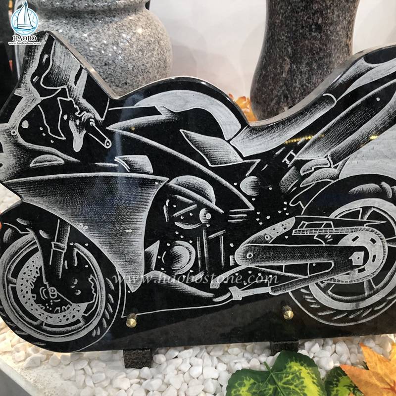 Мемориальная доска с гравировкой на мотоцикле из черного гранита
