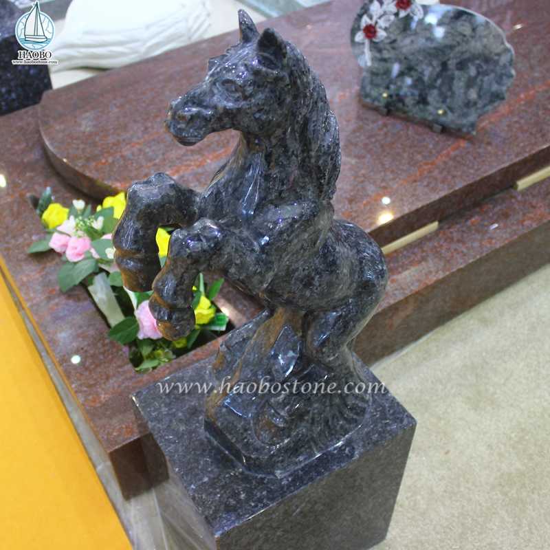 Голубое украшение кладбища гранита жемчуга резное животное лошади
