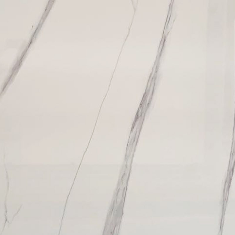 Белый искусственный мрамор с большими серыми прожилками
