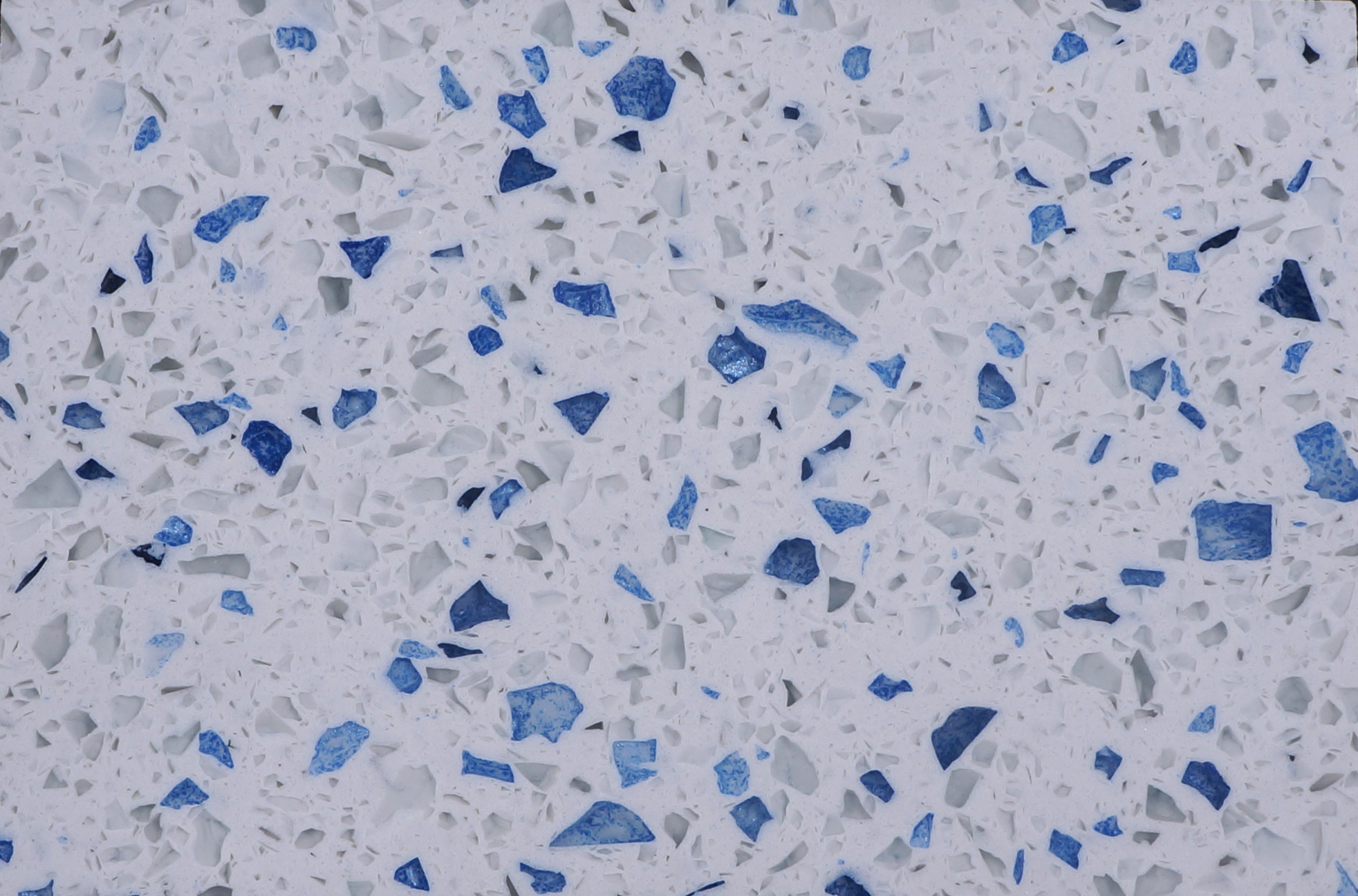 RSC 107 Кварцевый камень с голубым бриллиантом
